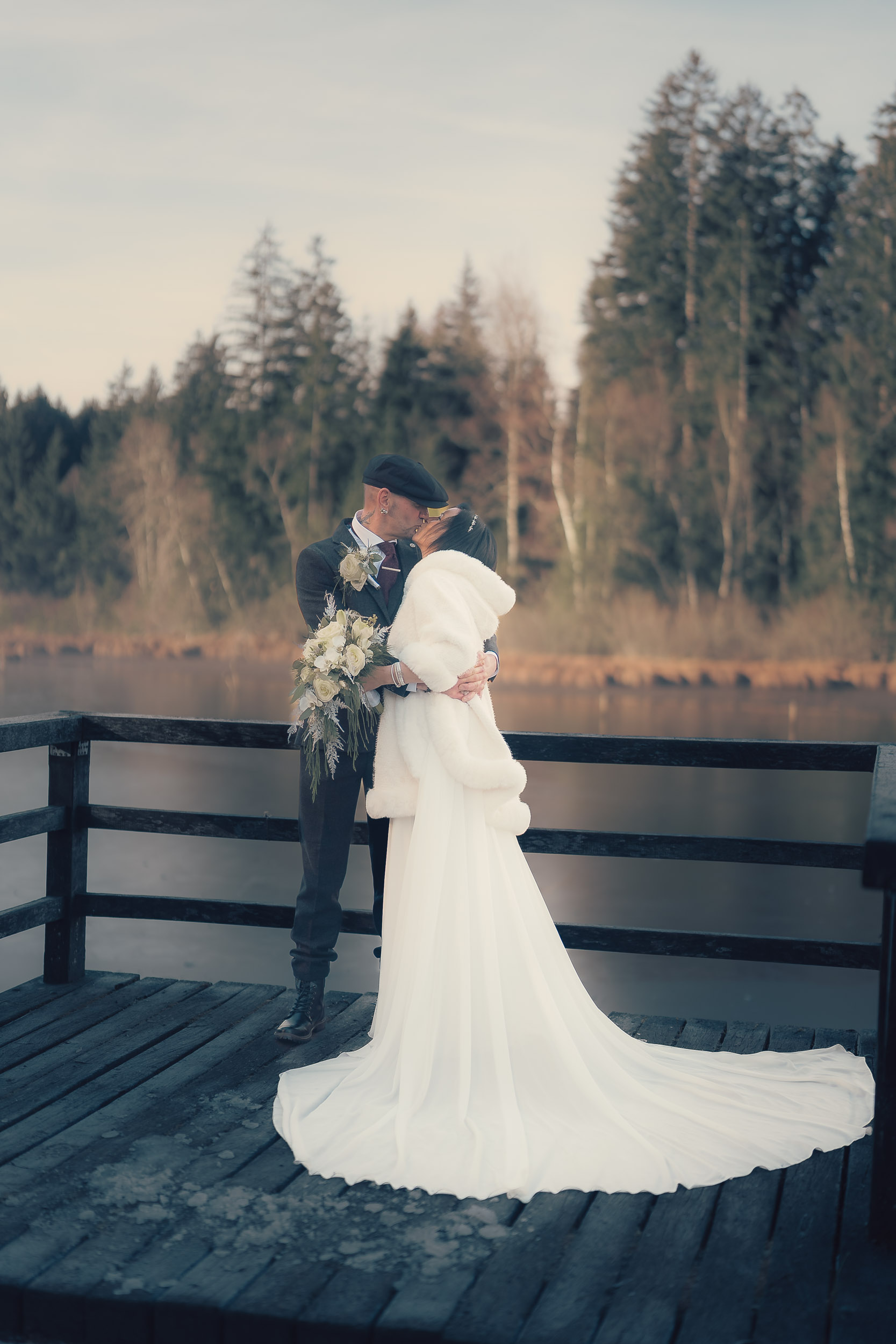 Lucy & Mike — Intimes Winter-Elopement am gefrorenen Bergsee - Alpenglow Visuals